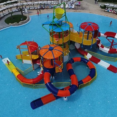 Aqua Nevis & Aqua Park فندق ساني بيتش