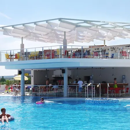 فندق Aqua Nevis & Aqua Park