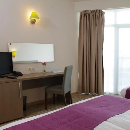 Aqua Nevis & Aqua Park ساني بيتش