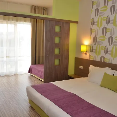 Aqua Nevis & Aqua Park ساني بيتش