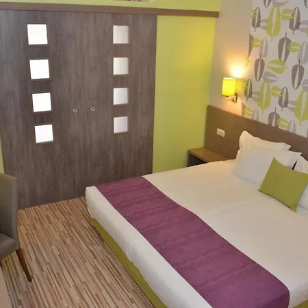 Aqua Nevis & Aqua Park ساني بيتش