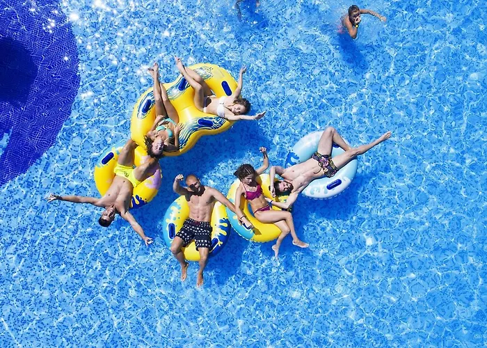 ホテル Aqua Nevis & Aqua Park