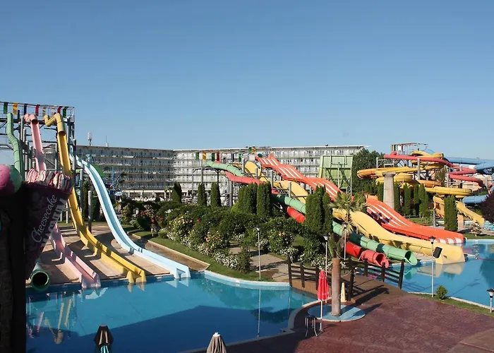 Aqua Nevis & Aqua Park ホテル 3*
