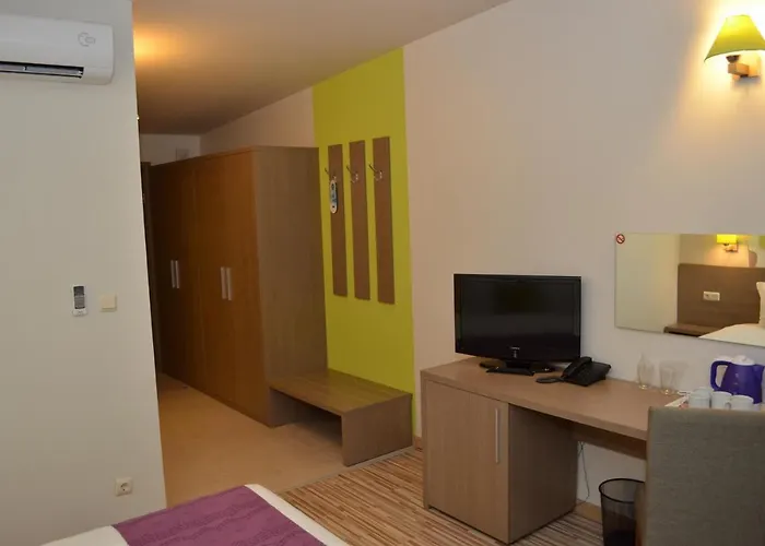 Aqua Nevis & Aqua Park 3* サニービーチ