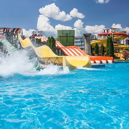 Hotell Aqua Nevis & Aqua Park Slăntjev Brjag