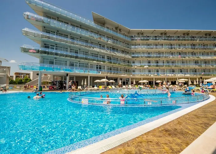 Hotell Aqua Nevis & Aqua Park Slăntjev Brjag