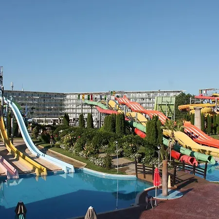 Aqua Nevis & Aqua Park Szálloda 3*